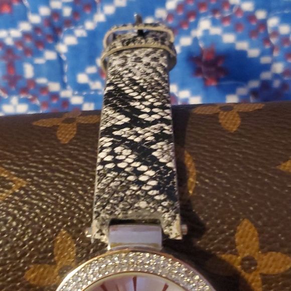 Kendall‎ + Kylie Women's Watch Rose Gold Quartz Crystals 38mm Reptile Band - Picture 2 of 7